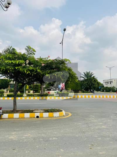 ڈریم گارڈنز ڈیفینس روڈ,لاہور میں 7 مرلہ رہائشی پلاٹ 1.57 کروڑ میں برائے فروخت۔