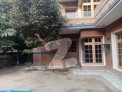 کینال روڈ فیصل آباد میں 1 کنال عمارت 3.0 لاکھ میں کرایہ پر دستیاب ہے۔