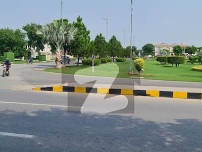 ڈی ایچ اے فیز 7 - بلاک ٹی فیز 7,ڈیفنس (ڈی ایچ اے),لاہور میں 1 کنال رہائشی پلاٹ 3.5 کروڑ میں برائے فروخت۔