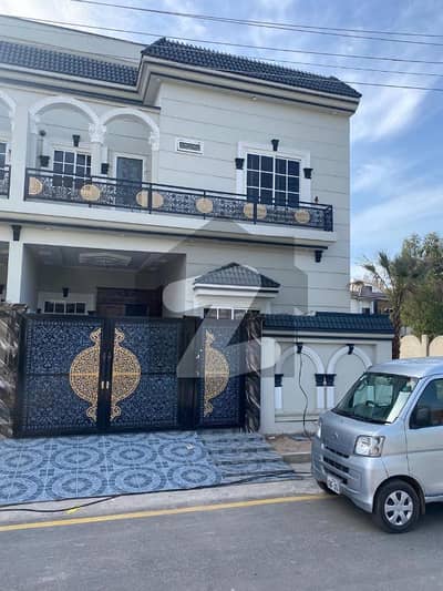 چناب رینجرز روڈ سیالکوٹ میں 4 کمروں کا 5 مرلہ مکان 2.3 کروڑ میں برائے فروخت۔