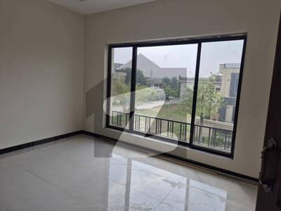 ڈی ایچ اے ڈیفینس فیز 2 ڈی ایچ اے ڈیفینس,اسلام آباد میں 3 کمروں کا 1 کنال بالائی پورشن 1.1 لاکھ میں کرایہ پر دستیاب ہے۔