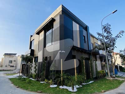 Corner 5 Marla Modern House In DHA Lahore