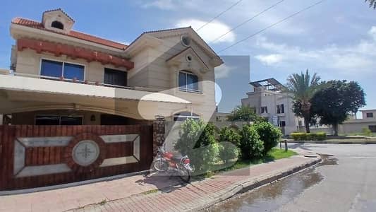 بحریہ ٹاؤن فیز 3 بحریہ ٹاؤن راولپنڈی,راولپنڈی میں 6 کمروں کا 1 کنال مکان 4.2 لاکھ میں کرایہ پر دستیاب ہے۔