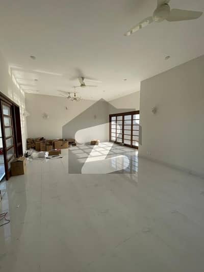 ڈی ایچ اے فیز 8 ڈی ایچ اے ڈیفینس,کراچی میں 6 کمروں کا 1 کنال مکان 8.0 لاکھ میں کرایہ پر دستیاب ہے۔