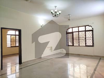 *G,7- FLAT FOR RENT 4 ROOM 3 BATH TV LONG KITCHEN SUITABLE FOR BICHLOR & OFFICE FAMILY