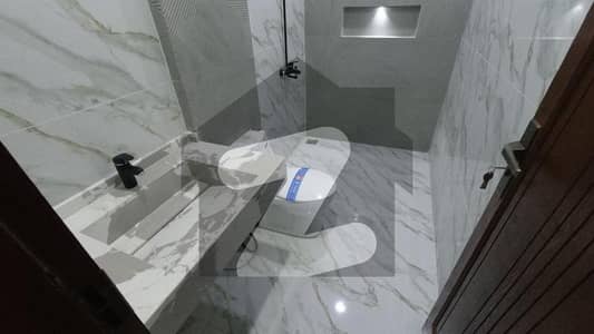 فیڈرل بی ایریا ۔ بلاک 10 فیڈرل بی ایریا,کراچی میں 8 کمروں کا 1 کنال مکان 14.0 کروڑ میں برائے فروخت۔