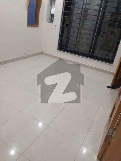 Unfurnish 1 Bed Flat For Rent With Tv Lounge And Gallery