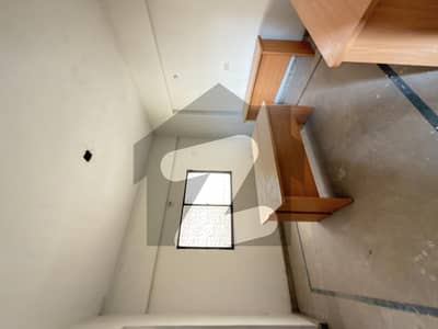 فیڈرل بی ایریا ۔ بلاک 13 فیڈرل بی ایریا,کراچی میں 8 مرلہ دفتر 1.35 لاکھ میں کرایہ پر دستیاب ہے۔