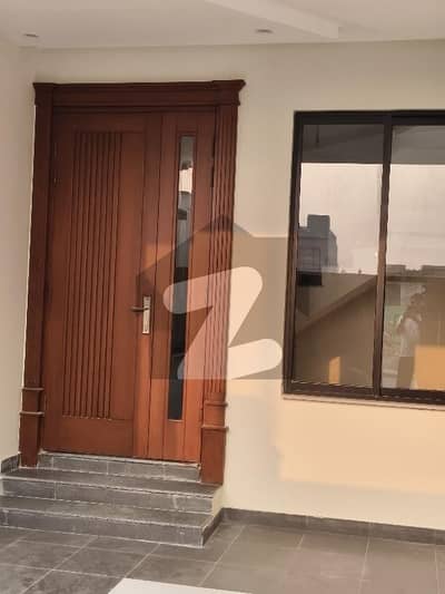 ڈی ایچ اے ڈیفینس پشاور میں 5 کمروں کا 5 مرلہ مکان 3.1 کروڑ میں برائے فروخت۔