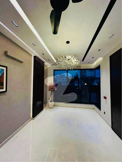 ڈی ایچ اے 9 ٹاؤن ڈیفنس (ڈی ایچ اے),لاہور میں 3 کمروں کا 5 مرلہ مکان 2.2 کروڑ میں برائے فروخت۔