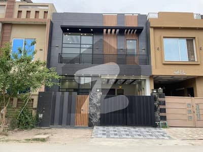 رائل آرچرڈ ملتان پبلک سکول روڈ,ملتان میں 3 کمروں کا 5 مرلہ مکان 2.1 کروڑ میں برائے فروخت۔