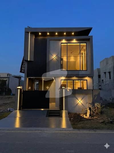 ڈی ایچ اے 9 ٹاؤن ڈیفنس (ڈی ایچ اے),لاہور میں 3 کمروں کا 5 مرلہ مکان 89.0 ہزار میں کرایہ پر دستیاب ہے۔