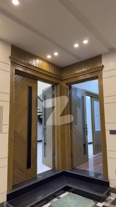 7.75 MARLA ULTRA MODERN DOUBLE HEIGHT HOUSE For Sale in Eden Valley, Canal Road, Faisalabad