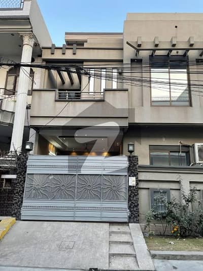 5 Marla Owner Build Super Hot Location House All Original Picture Direct Meeting Available For Sale in Johar Town phase 2