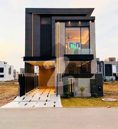 ڈی ایچ اے 9 ٹاؤن ڈیفنس (ڈی ایچ اے),لاہور میں 3 کمروں کا 5 مرلہ مکان 2.05 کروڑ میں برائے فروخت۔