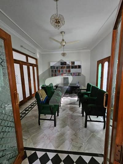 ایف ۔ 11 اسلام آباد میں 6 کمروں کا 1 کنال مکان 6.5 لاکھ میں کرایہ پر دستیاب ہے۔