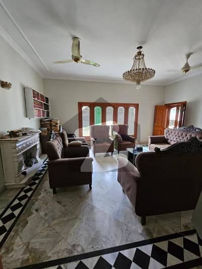 666 Square Yard House With Ideal Location Full House With 6 Bedroom Lush Green Lawn