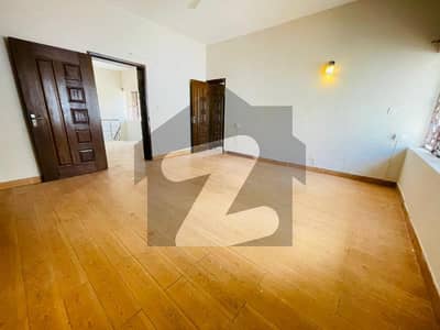 F-8 HOUSE FOR RENT EXCELLENT 1 KANAL HOUSE PROPER AND MODERN FITTINGS, WOODEN FLOORING 3 BEDROOMS, 3 ATTACHED BATHROOMS