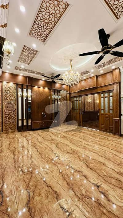 بحریہ ٹاؤن سیکٹر سی بحریہ ٹاؤن,لاہور میں 5 کمروں کا 10 مرلہ مکان 1.2 لاکھ میں کرایہ پر دستیاب ہے۔