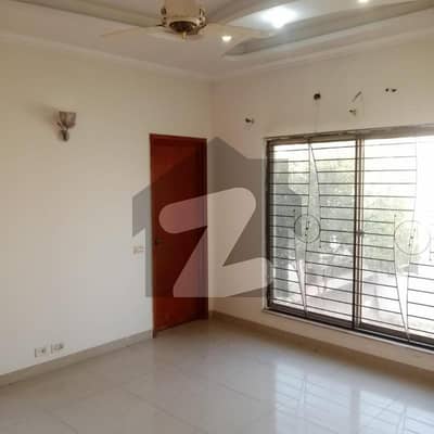 ڈی ایچ اے فیز 5 - بلاک کے فیز 5,ڈیفنس (ڈی ایچ اے),لاہور میں 4 کمروں کا 10 مرلہ مکان 2.0 لاکھ میں کرایہ پر دستیاب ہے۔