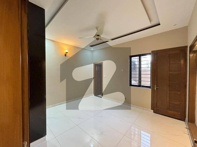 3 BEDROOM FLAT FOR SALE 3 BEDROOM FLAT FOR SALE