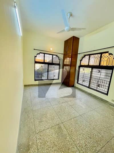 ڈی ایچ اے فیز 4 ڈیفنس (ڈی ایچ اے),لاہور میں 2 کمروں کا 10 مرلہ بالائی پورشن 70.0 ہزار میں کرایہ پر دستیاب ہے۔