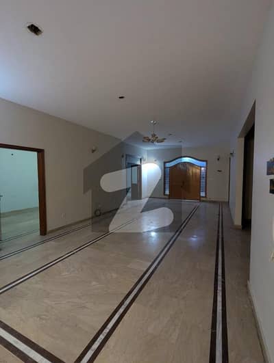 Prime Location 200 Square Yards House In Beautiful Location Of Federal B Area - Block 18 In Karachi