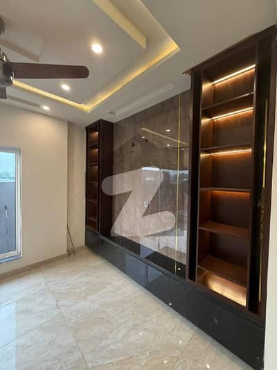 5Marla lower portion available for rent