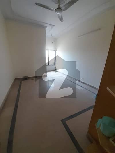 جی ۔ 13 اسلام آباد میں 3 کمروں کا 10 مرلہ بالائی پورشن 95.0 ہزار میں کرایہ پر دستیاب ہے۔