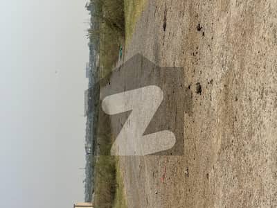 I-12/1 plot for sale prime location back to civic road 30x60 in 2000 series