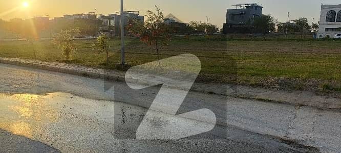 بحریہ ٹاؤن فیز 8 ۔ رفیع بلاک بحریہ ٹاؤن فیز 8,بحریہ ٹاؤن راولپنڈی,راولپنڈی میں 5 مرلہ رہائشی پلاٹ 68.0 لاکھ میں برائے فروخت۔