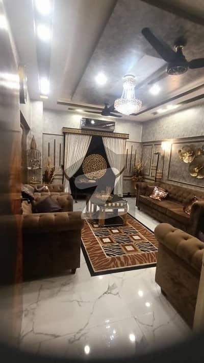 جناح ایونیو کراچی میں 3 کمروں کا 10 مرلہ فلیٹ 3.9 کروڑ میں برائے فروخت۔