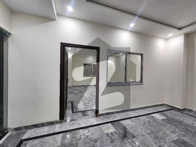 پی آئی اے مین بلیوارڈ لاہور میں 5 مرلہ دفتر 90.0 ہزار میں کرایہ پر دستیاب ہے۔