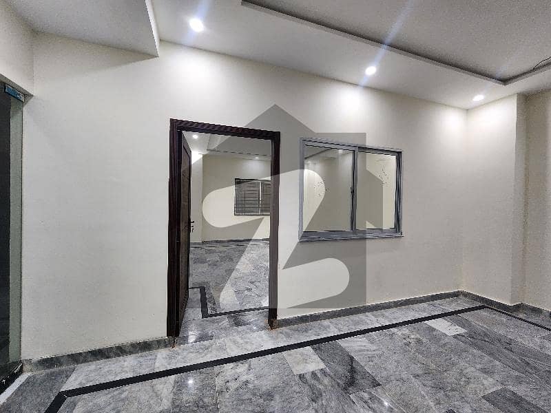 پی آئی اے مین بلیوارڈ لاہور میں 5 مرلہ دفتر 90.0 ہزار میں کرایہ پر دستیاب ہے۔ پی آئی اے مین بلیوارڈ لاہور میں 5 مرلہ دفتر 90.0 ہزار میں کرایہ پر دستیاب ہے۔