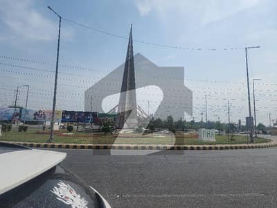 پائن ایونیو لاہور میں 7 کنال کمرشل پلاٹ 11.2 ارب میں برائے فروخت۔