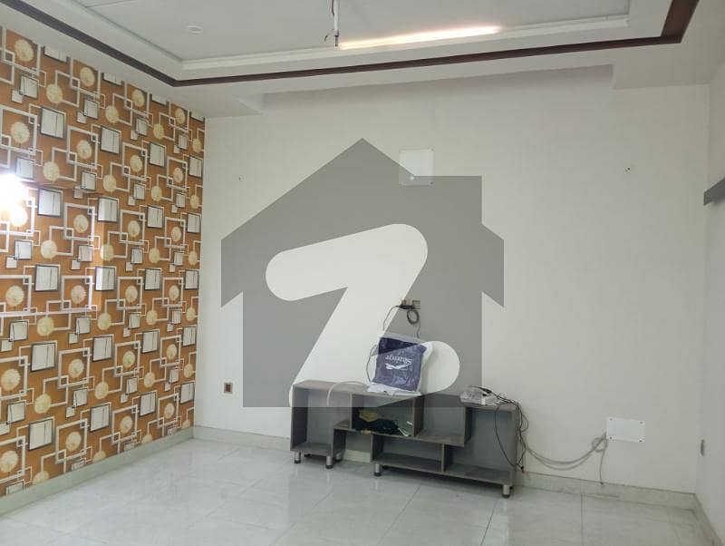 واپڈا سٹی فیصل آباد میں 3 کمروں کا 10 مرلہ بالائی پورشن 60.0 ہزار میں کرایہ پر دستیاب ہے۔ واپڈا سٹی فیصل آباد میں 3 کمروں کا 10 مرلہ بالائی پورشن 60.0 ہزار میں کرایہ پر دستیاب ہے۔