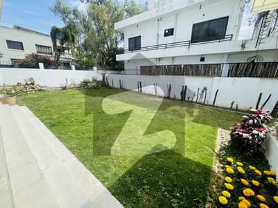 ایف ۔ 6 اسلام آباد میں 4 کمروں کا 1 کنال مکان 6.0 لاکھ میں کرایہ پر دستیاب ہے۔