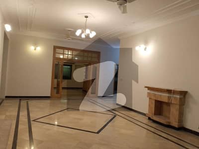 Sapart beautiful upper portion available for rent 3 bedroom with attached bathroom drawing dining TV lounge kitchen car parking