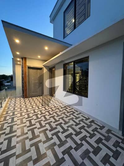 ڈی ۔ 12 اسلام آباد میں 5 کمروں کا 10 مرلہ مکان 12.0 کروڑ میں برائے فروخت۔