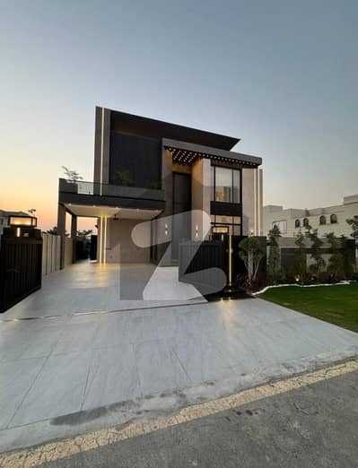 1 KANAL ULTRA MODERN SUPER LUXURY STYLISH BUNGALOW FOR SALE NEAR DEFENCE RAYA REASONABLE PRICE
