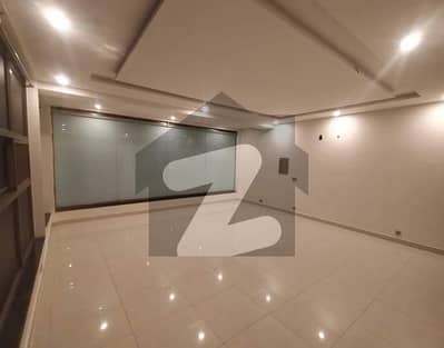 بحریہ ٹاؤن سیکٹر سی بحریہ ٹاؤن,لاہور میں 5 مرلہ دفتر 55.0 ہزار میں کرایہ پر دستیاب ہے۔