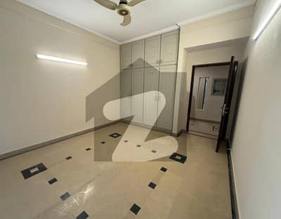 ڈی ایچ اے فیز 1 ڈیفنس (ڈی ایچ اے),لاہور میں 5 کمروں کا 1 کنال مکان 2.4 لاکھ میں کرایہ پر دستیاب ہے۔