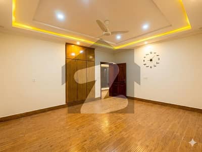 ڈی ۔ 12 اسلام آباد میں 9 کمروں کا 10 مرلہ مکان 3.4 لاکھ میں کرایہ پر دستیاب ہے۔