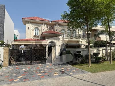 ڈی ایچ اے فیز 6 ڈیفنس (ڈی ایچ اے),لاہور میں 6 کمروں کا 1 کنال مکان 12.25 کروڑ میں برائے فروخت۔