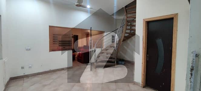 او پی ایف ہاؤسنگ سکیم لاہور میں 6 کمروں کا 1 کنال مکان 4.25 لاکھ میں کرایہ پر دستیاب ہے۔