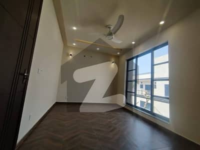 لیک سٹی رائیونڈ روڈ,لاہور میں 3 کمروں کا 5 مرلہ مکان 1.1 لاکھ میں کرایہ پر دستیاب ہے۔