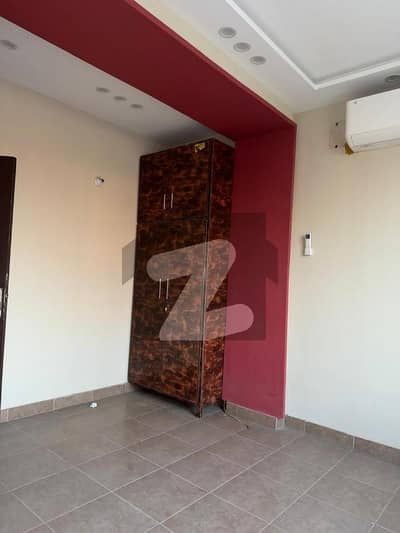 بحریہ ٹاؤن ۔ بلاک بی بی بحریہ ٹاؤن سیکٹرڈی,بحریہ ٹاؤن,لاہور میں 2 کمروں کا 5 مرلہ بالائی پورشن 45.0 ہزار میں کرایہ پر دستیاب ہے۔