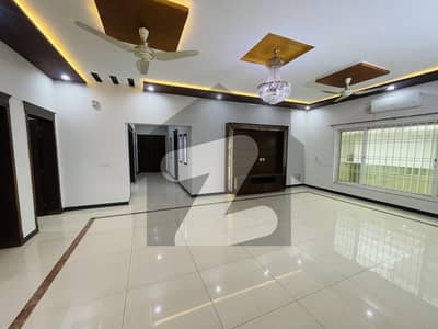 ایف ۔ 7 اسلام آباد میں 10 کمروں کا 1 کنال مکان 13.0 لاکھ میں کرایہ پر دستیاب ہے۔