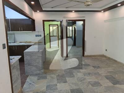 بدر کمرشل ایریا ڈی ایچ اے فیز 5,ڈی ایچ اے ڈیفینس,کراچی میں 3 کمروں کا 6 مرلہ فلیٹ 85.0 ہزار میں کرایہ پر دستیاب ہے۔