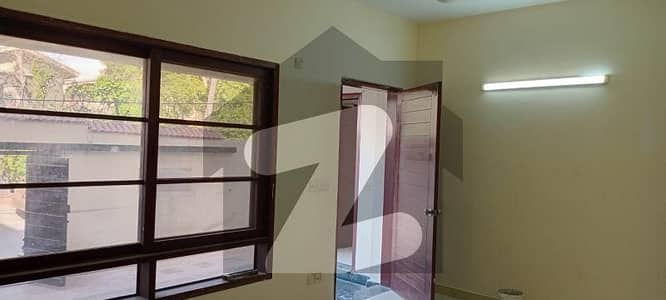 ڈی ایچ اے فیز 6 ڈی ایچ اے ڈیفینس,کراچی میں 4 کمروں کا 12 مرلہ مکان 2.5 لاکھ میں کرایہ پر دستیاب ہے۔